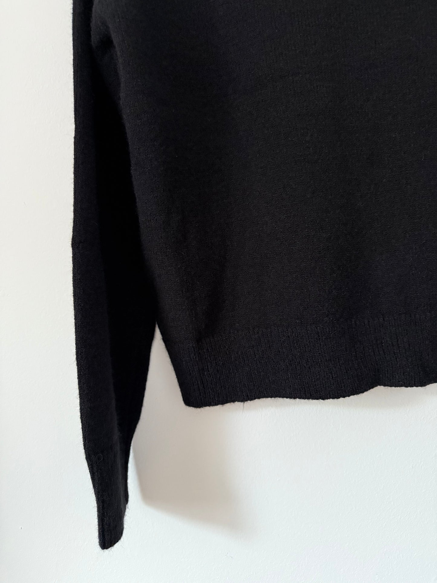 Black sweater with a dog pattern