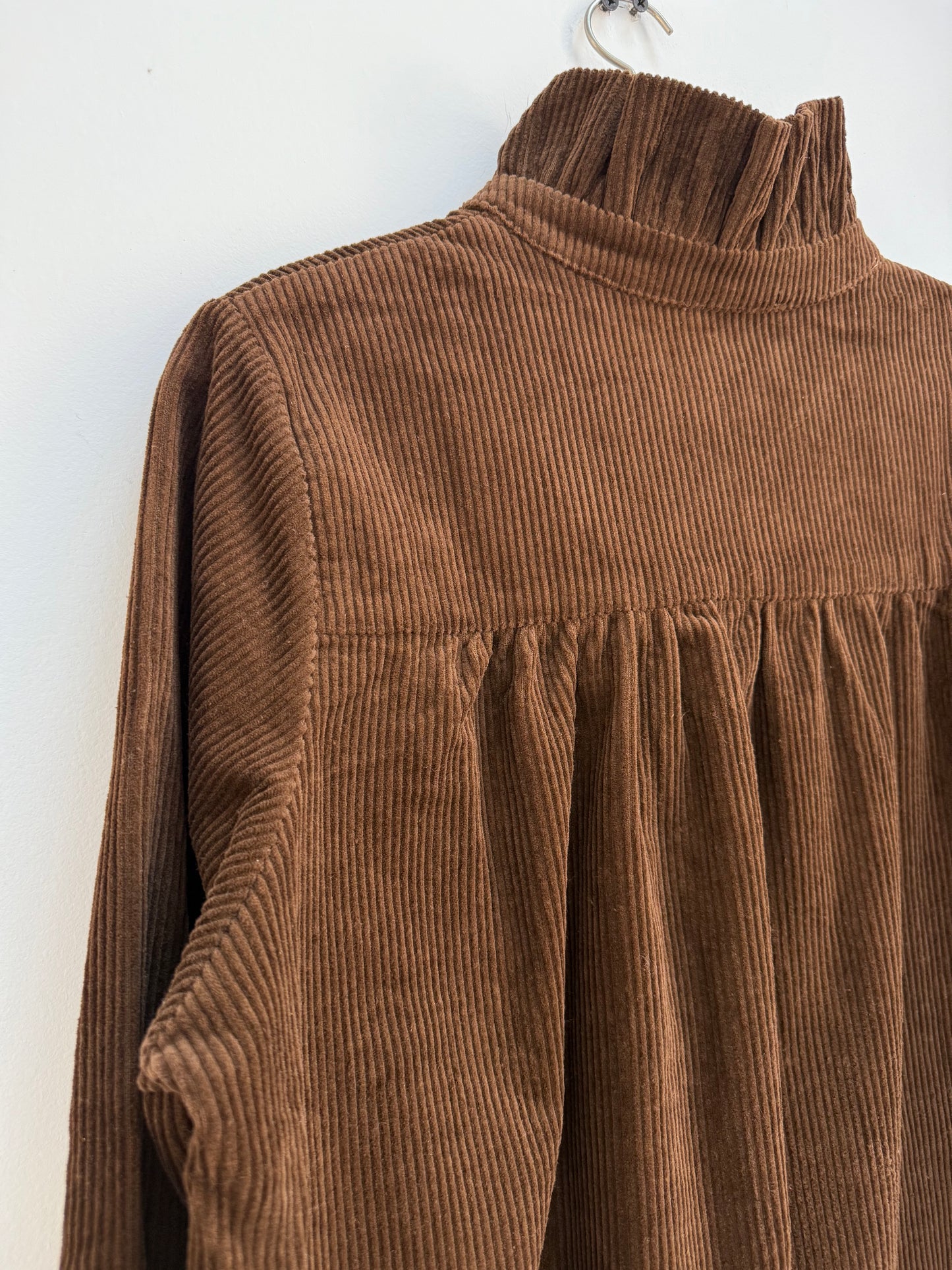 Sur chemise épaisse avec col en velours chocolat