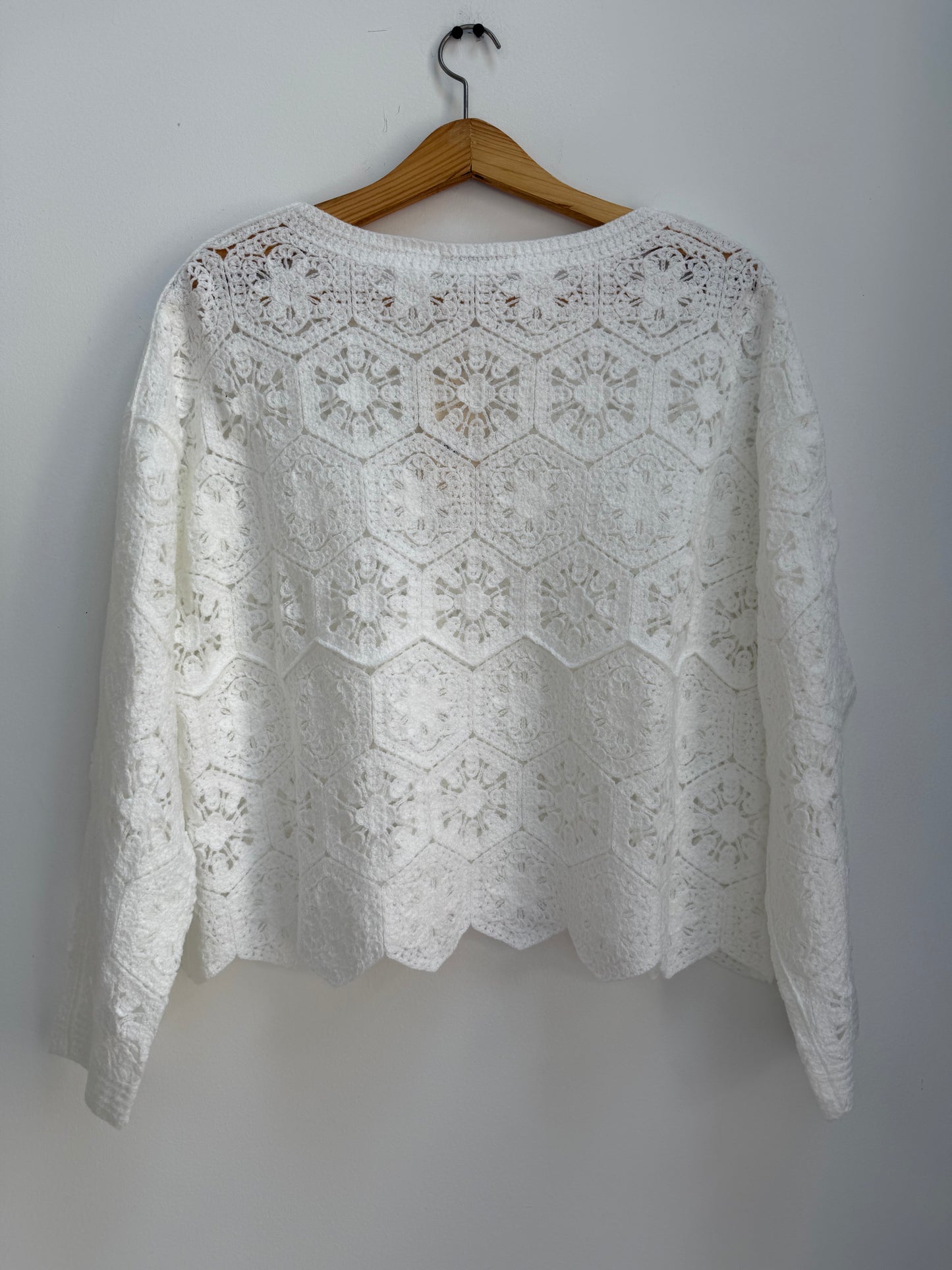 Pull type crochet blanc