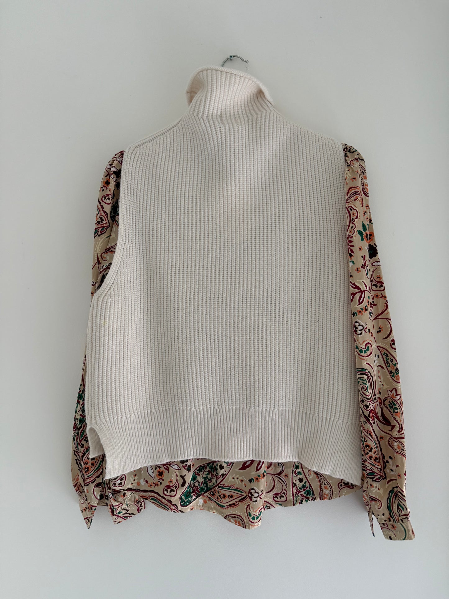 Pull sans manches avec grand col crème effet laine