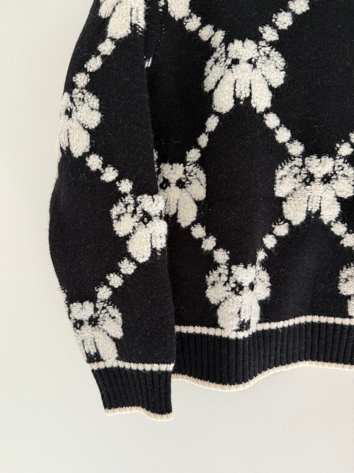 Gilet effet laine noir et blanc avec boutons dorés