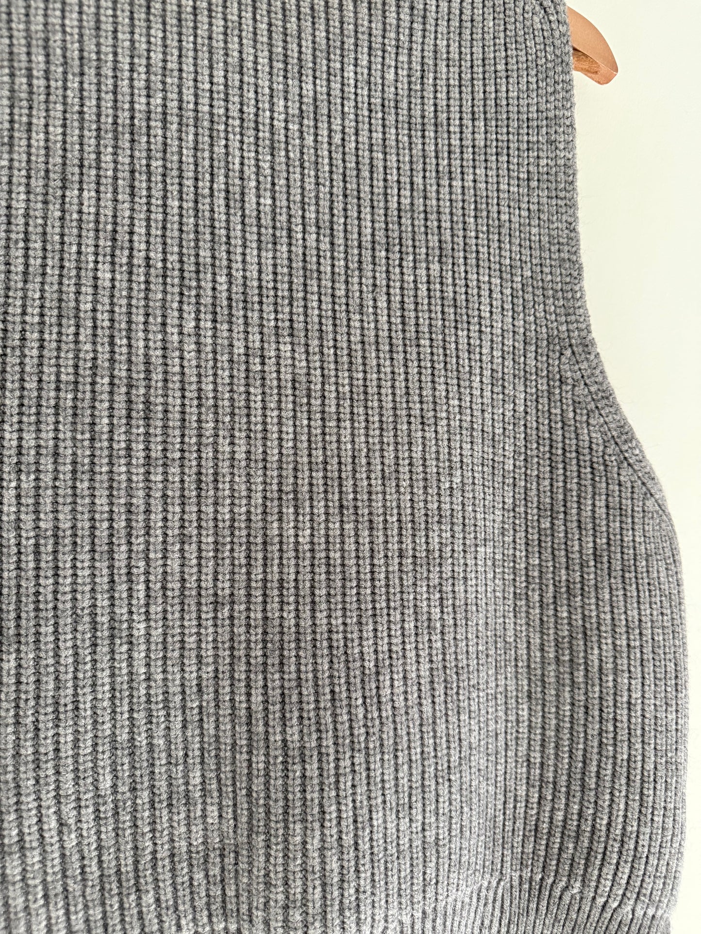 Pull sans manches avec grand col effet laine