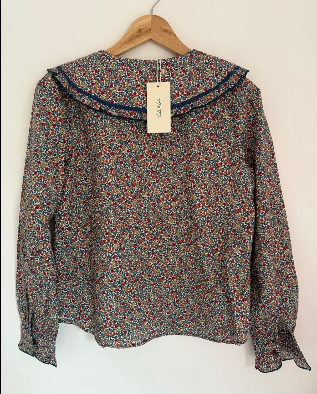 Blouse avec col claudine imprimé fleuri