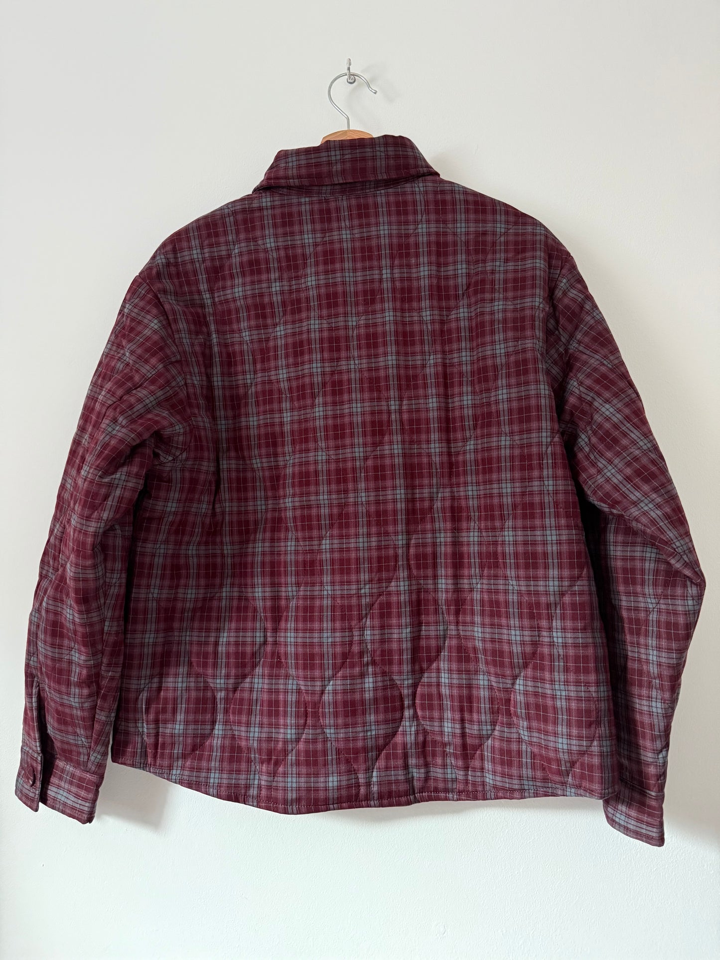 Veste chemise matelassée bordeaux à carreaux