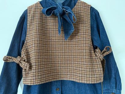 Débardeur à carreaux avec noeuds sur le côté