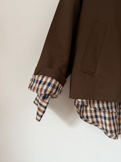 Trench court avec col chocolat et doublure à carreaux