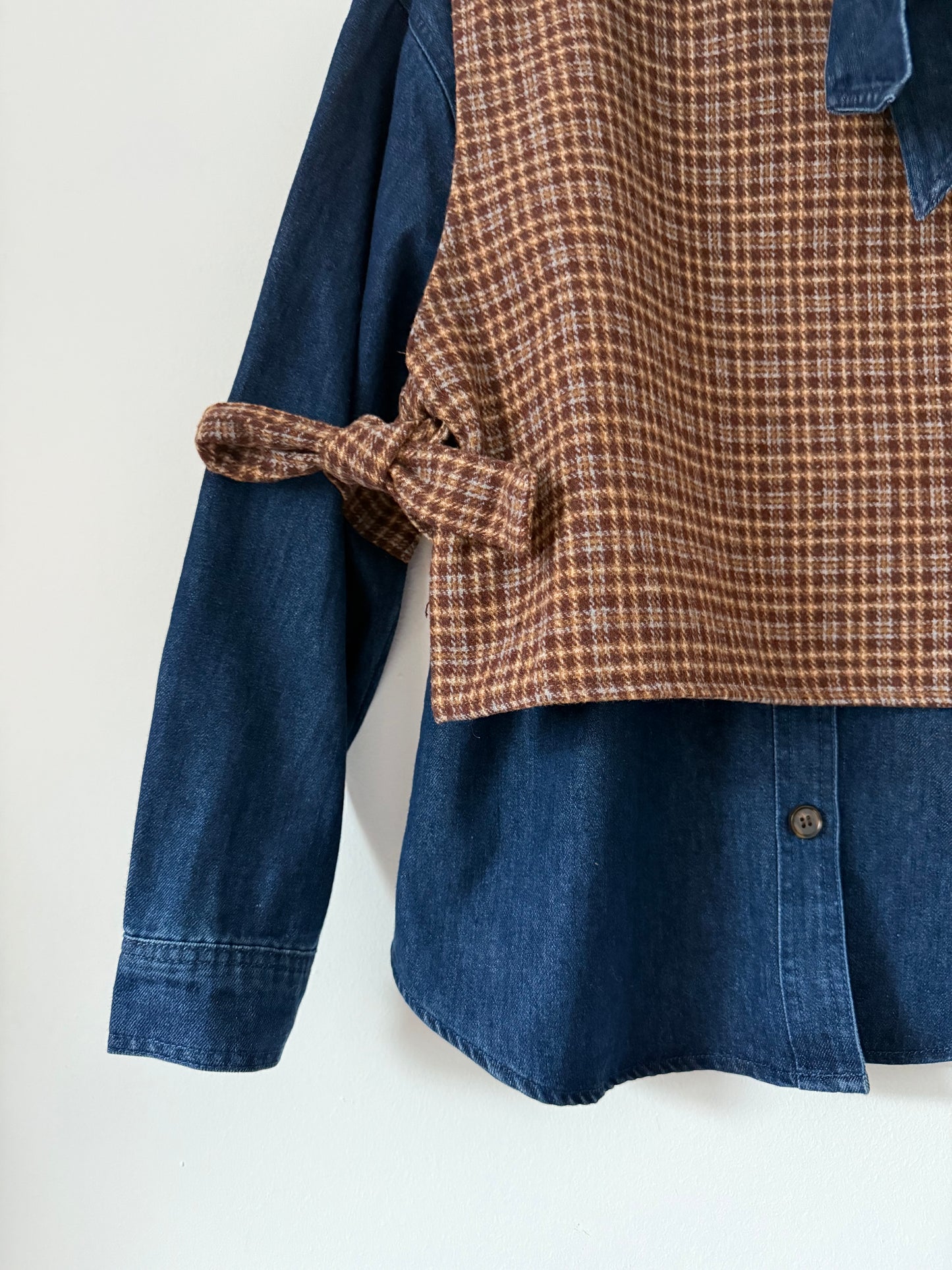 Débardeur à carreaux avec noeuds sur le côté