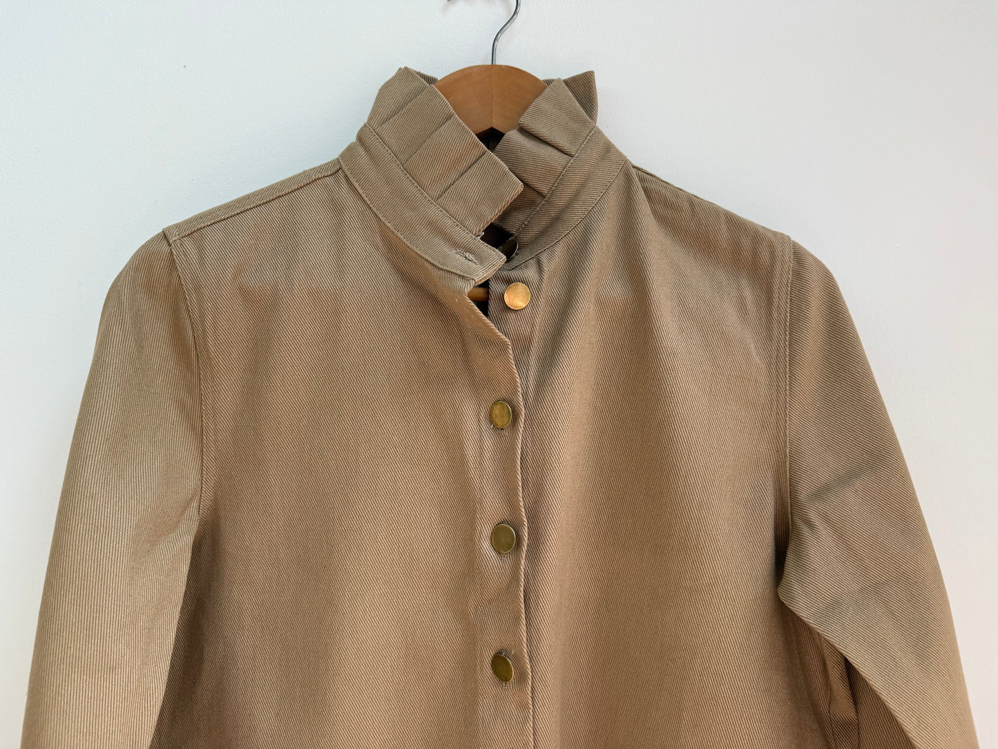 Sur chemise avec grand col beige