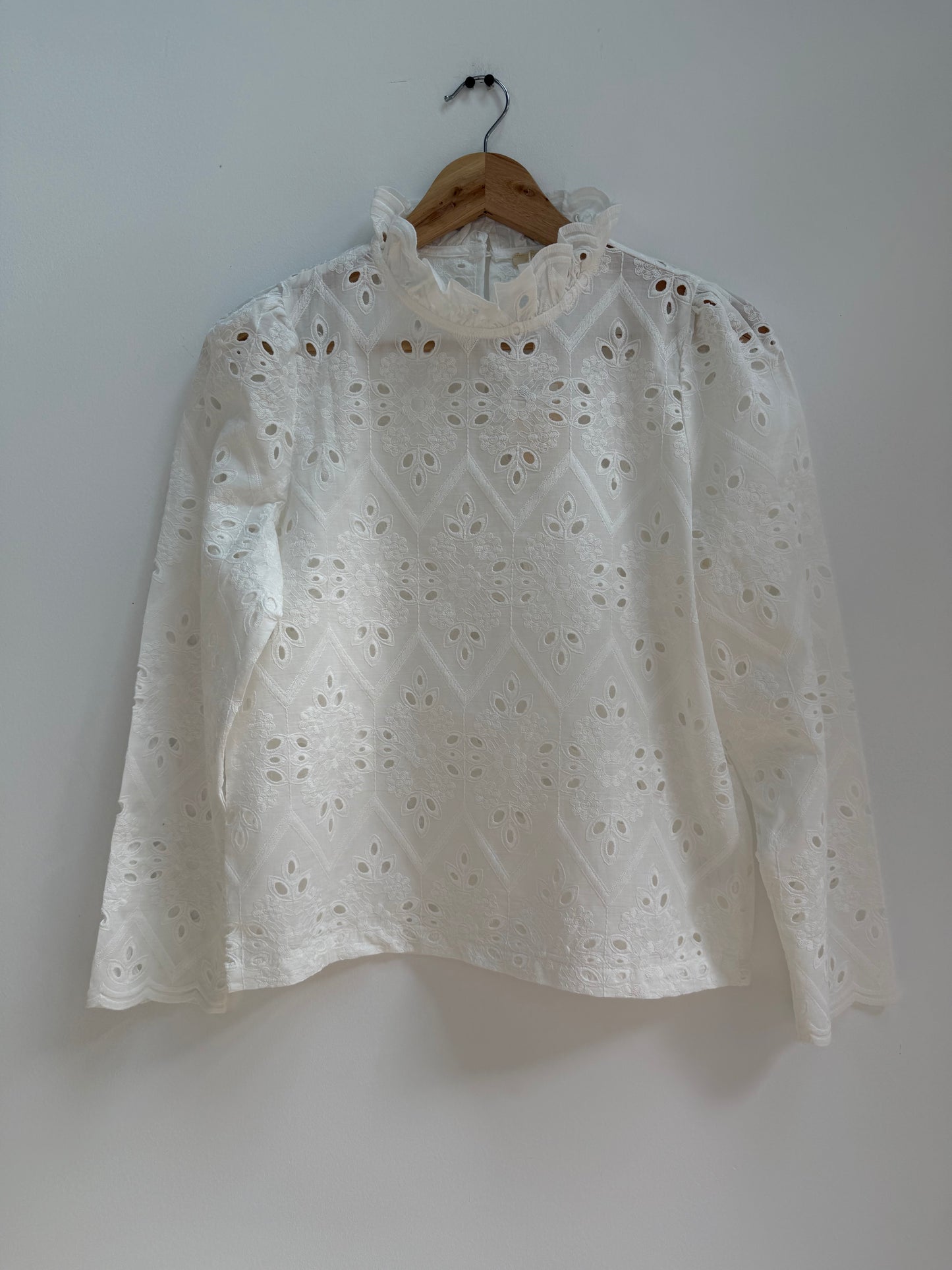 Blouse blanche type broderie