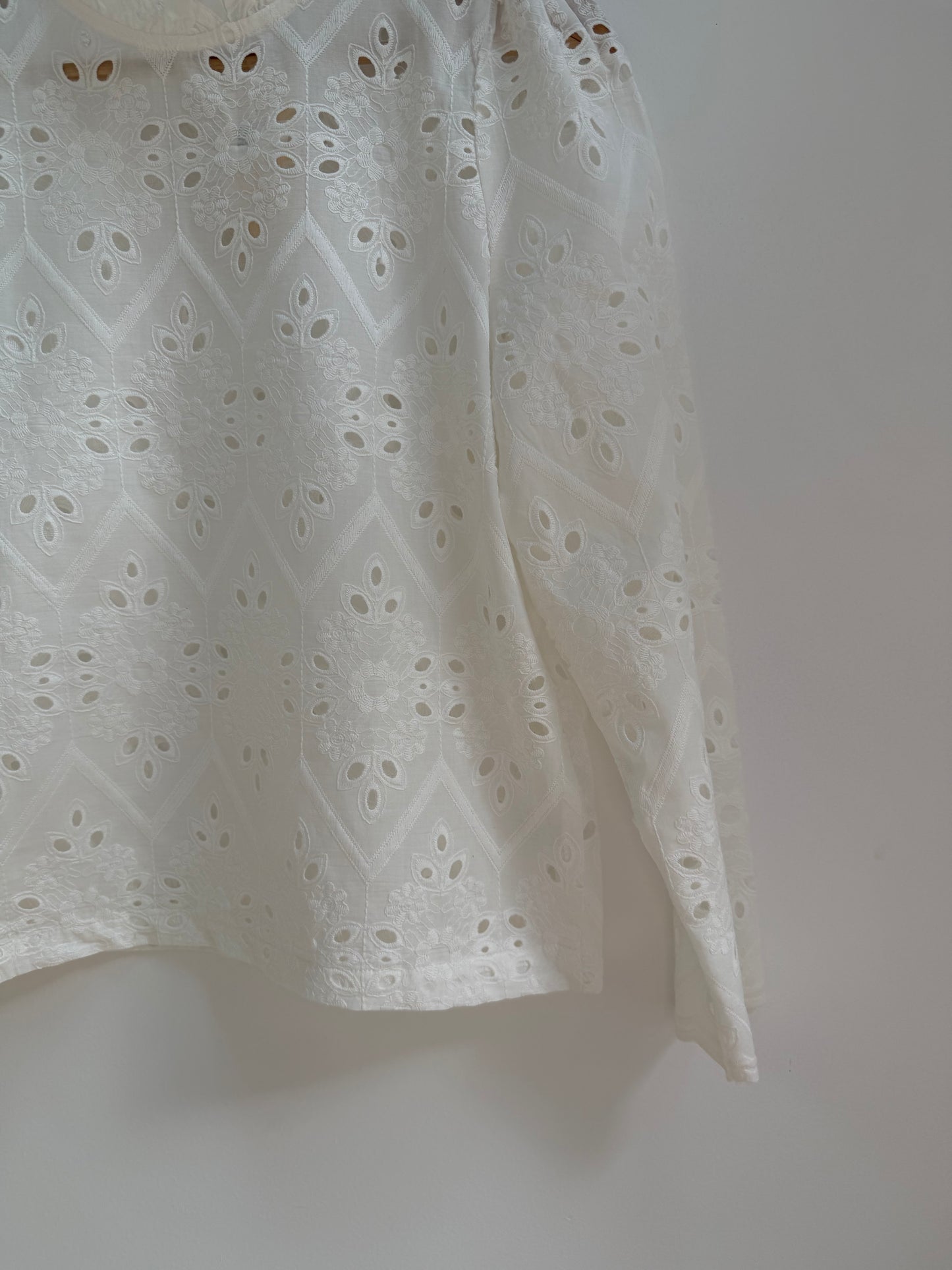 Blouse blanche type broderie