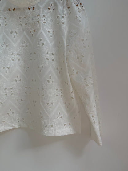 Blouse blanche type broderie