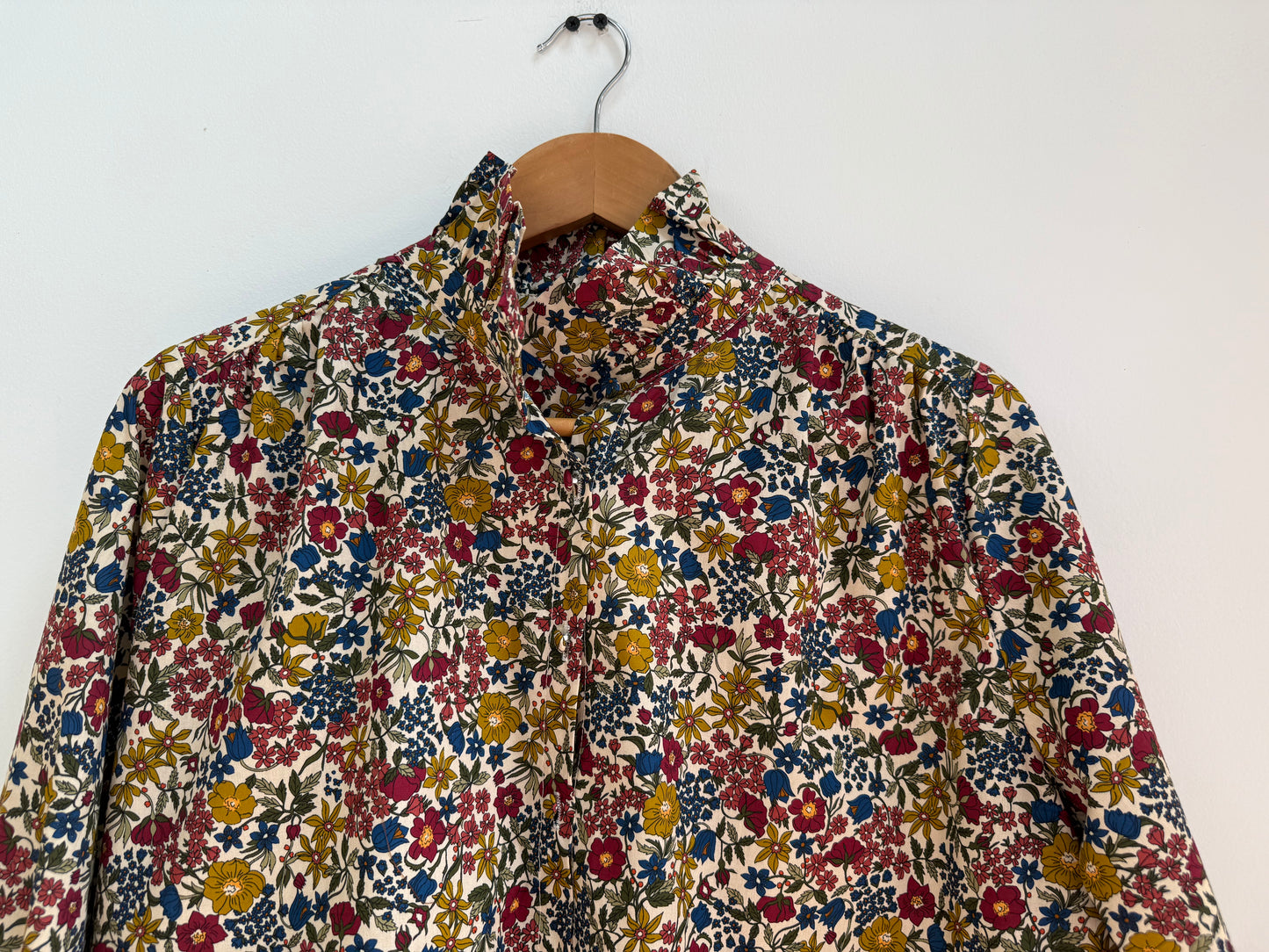 Chemise avec col imprimé floral Beige/ Bleue/ Bordeaux/ Vert