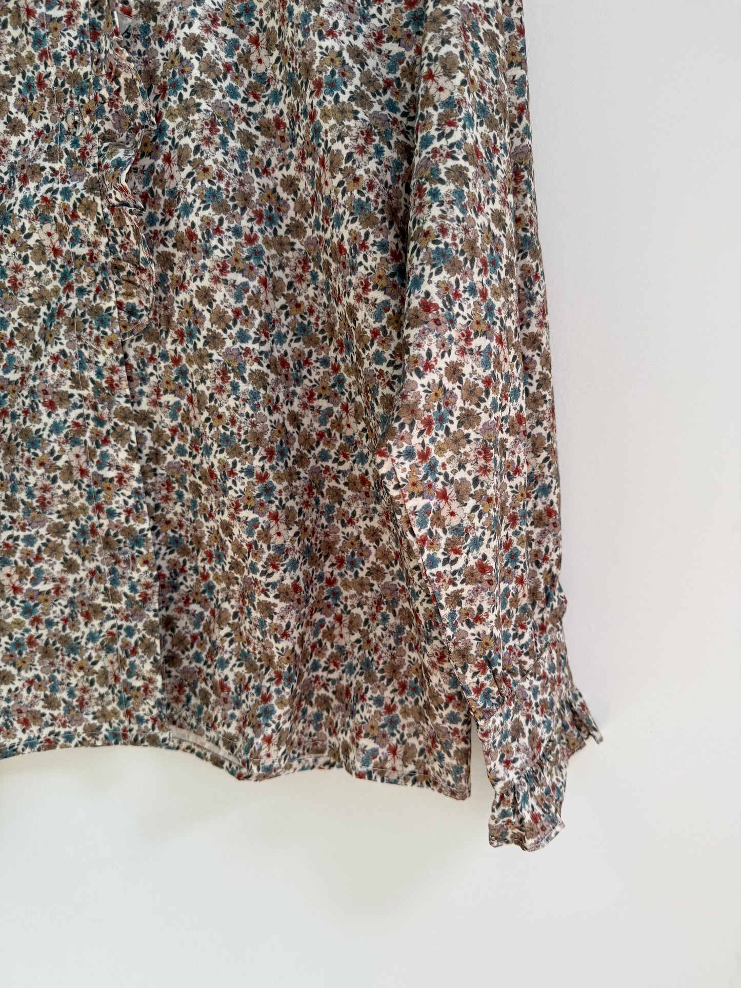 Chemise imprimé floral avec froufrous
