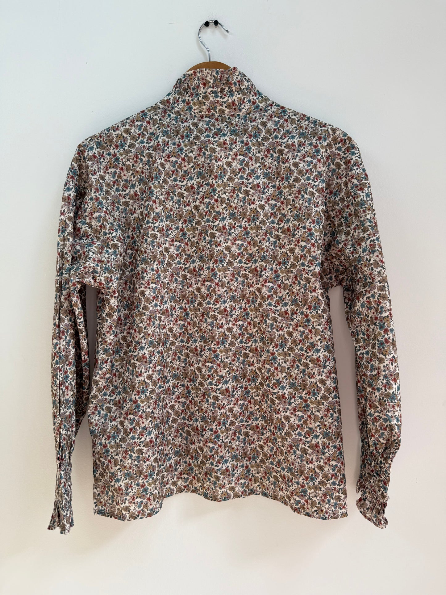Chemise imprimé floral avec froufrous