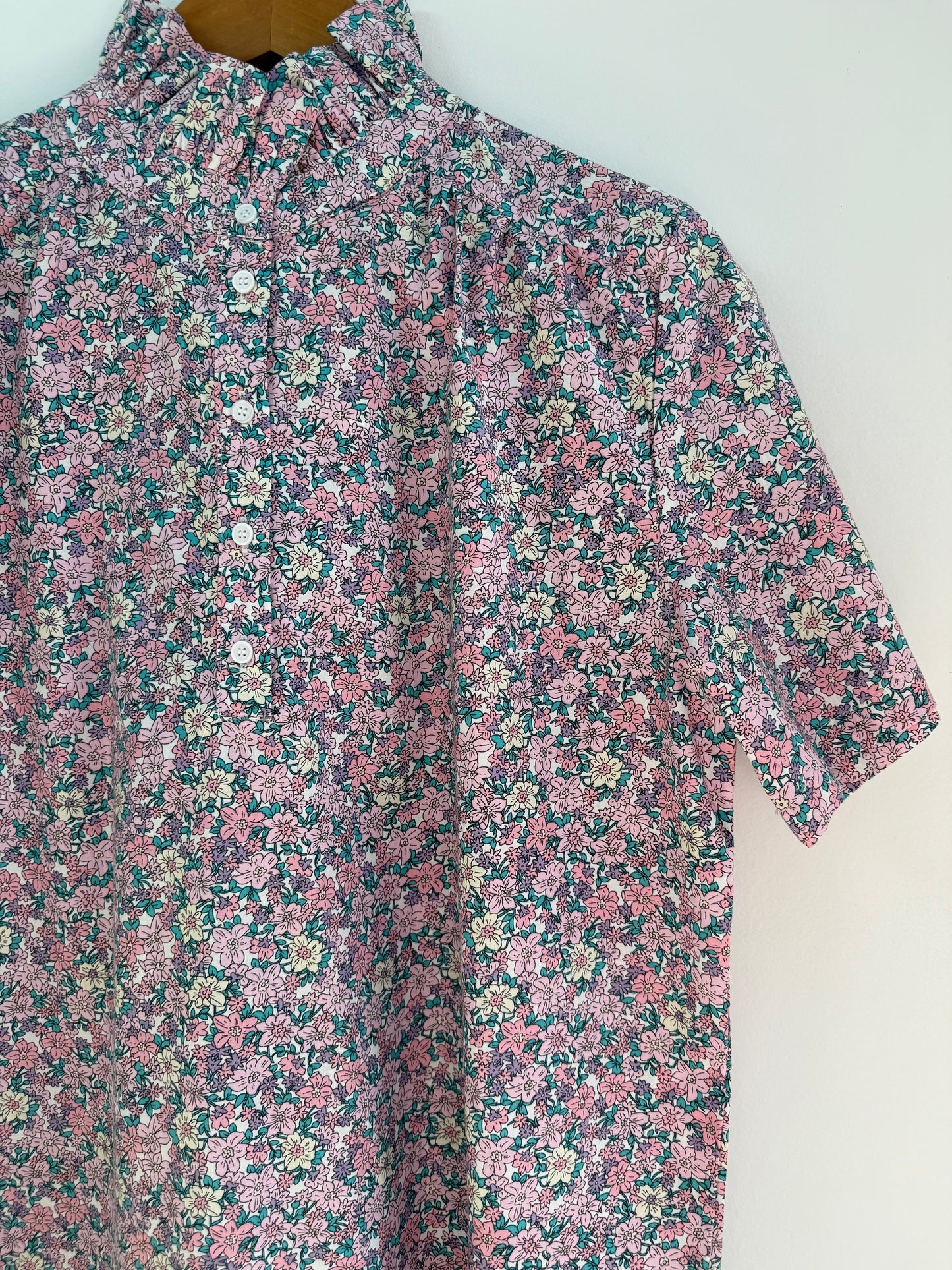 Robe avec grand col imprimé floral lilas