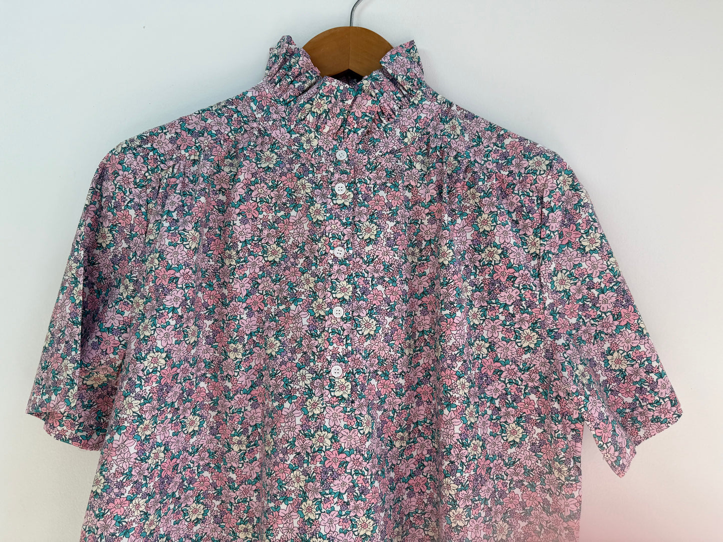 Robe avec grand col imprimé floral lilas