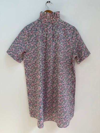 Robe avec grand col imprimé floral lilas