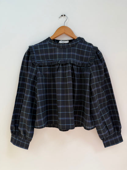 Blouse à carreaux et volants