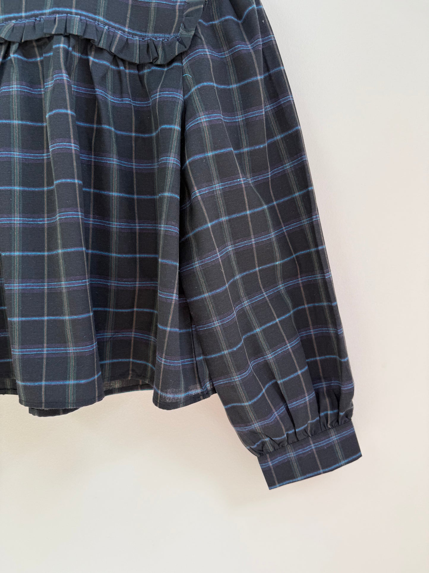 Blouse à carreaux et volants