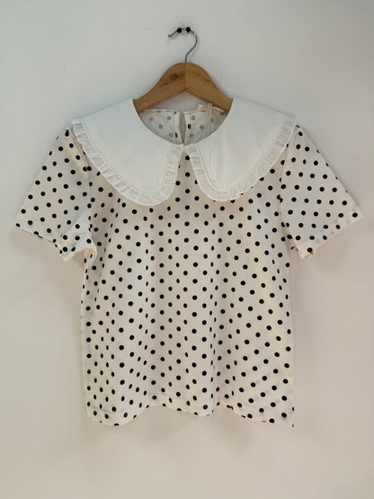 T-shirt grand col manches courtes blanc à poids noirs