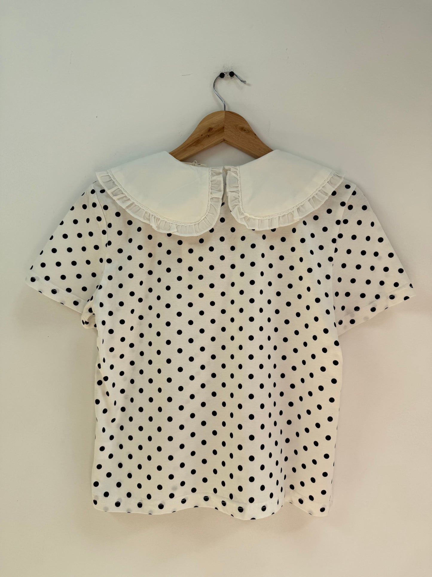 T-shirt grand col manches courtes blanc à poids noirs