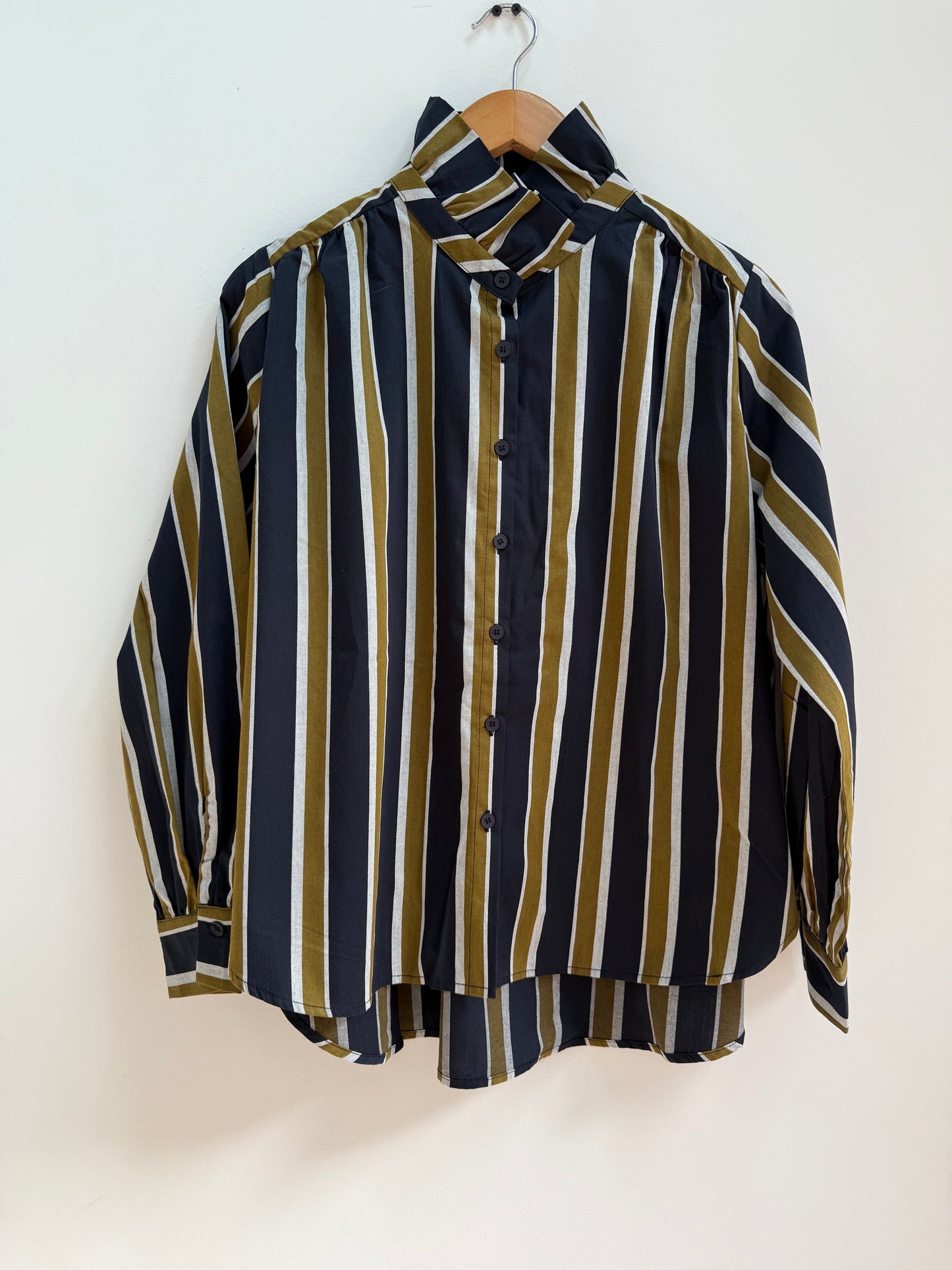 Chemise rayée avec grand col