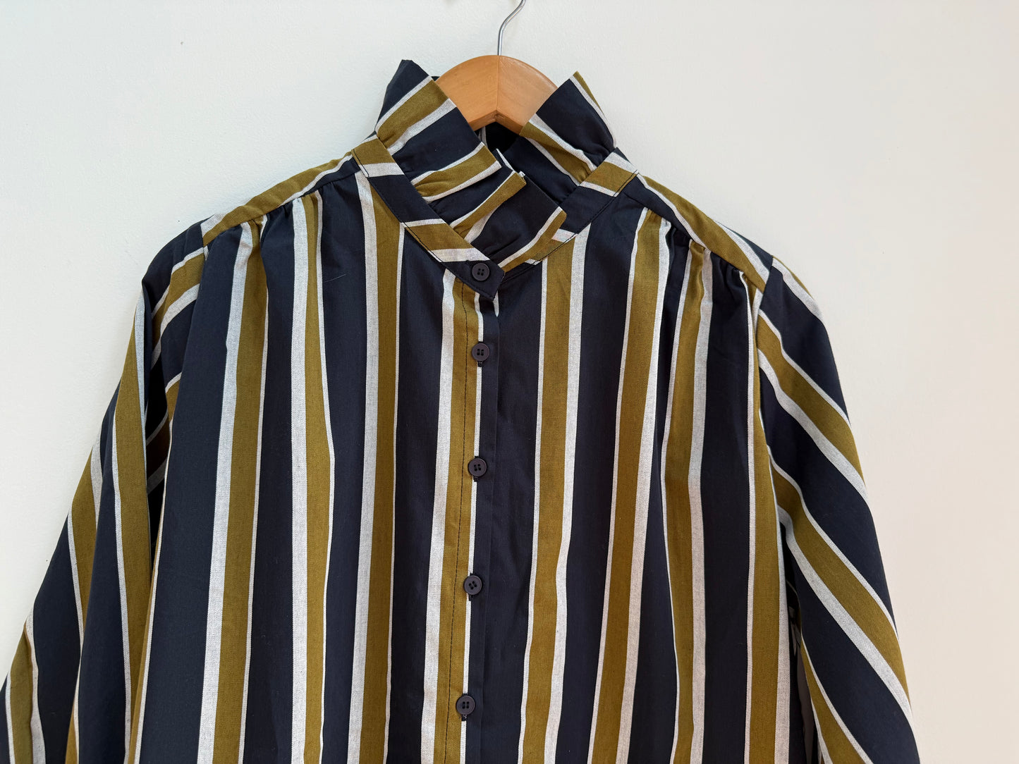 Chemise rayée avec grand col