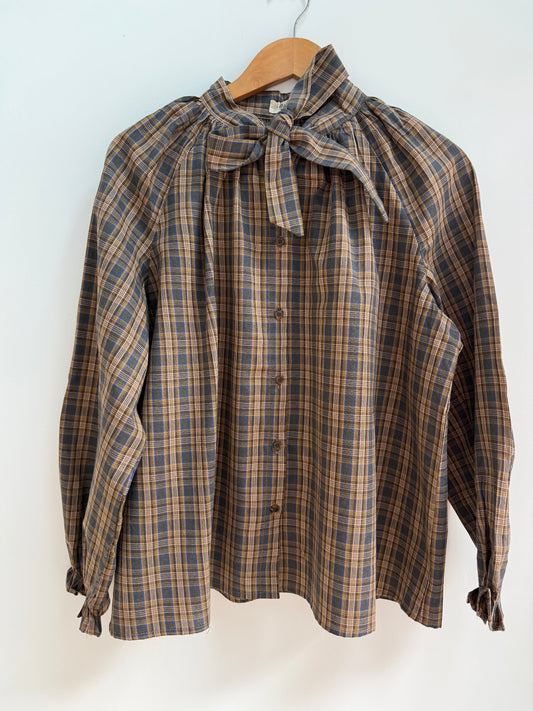 Blouse à carreaux col lavallière