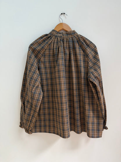 Blouse à carreaux col lavallière
