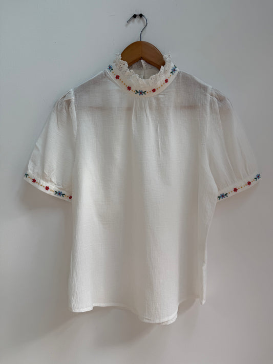 Blouse manches courtes blanche avec broderies