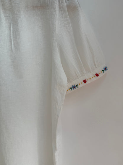 Blouse manches courtes blanche avec broderies
