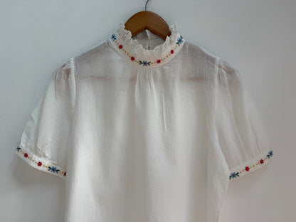 Blouse manches courtes blanche avec broderies