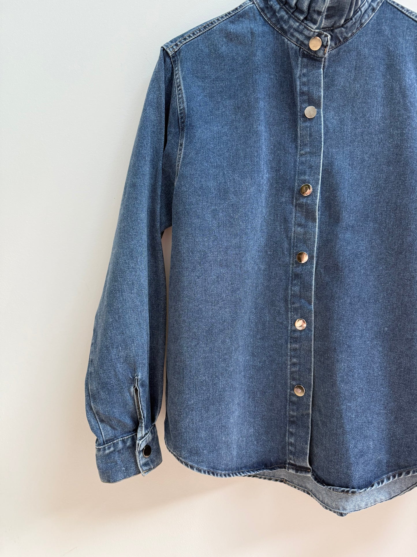 Sur chemise en jean avec grand col