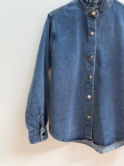 Sur chemise en jean avec grand col