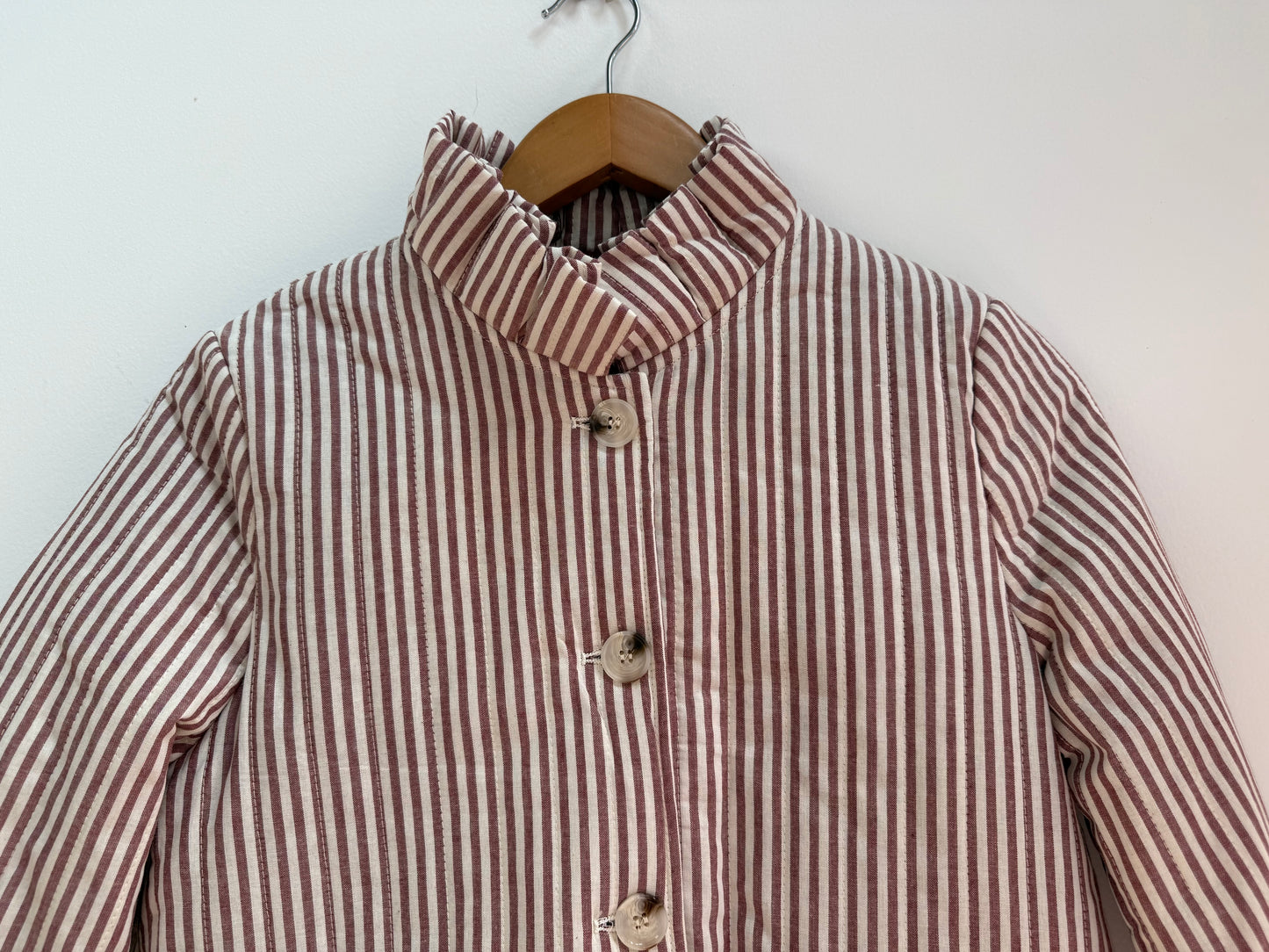 Veste avec col matelassée/ Rayée bordeaux et blanche