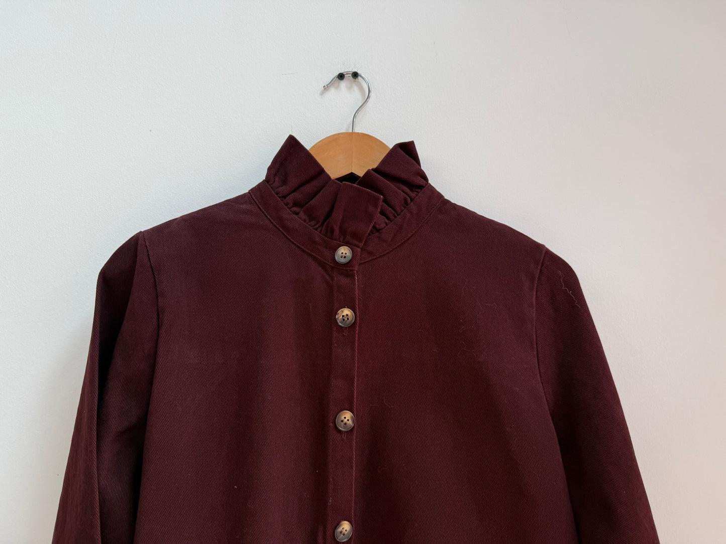 Sur chemise en jean bordeaux