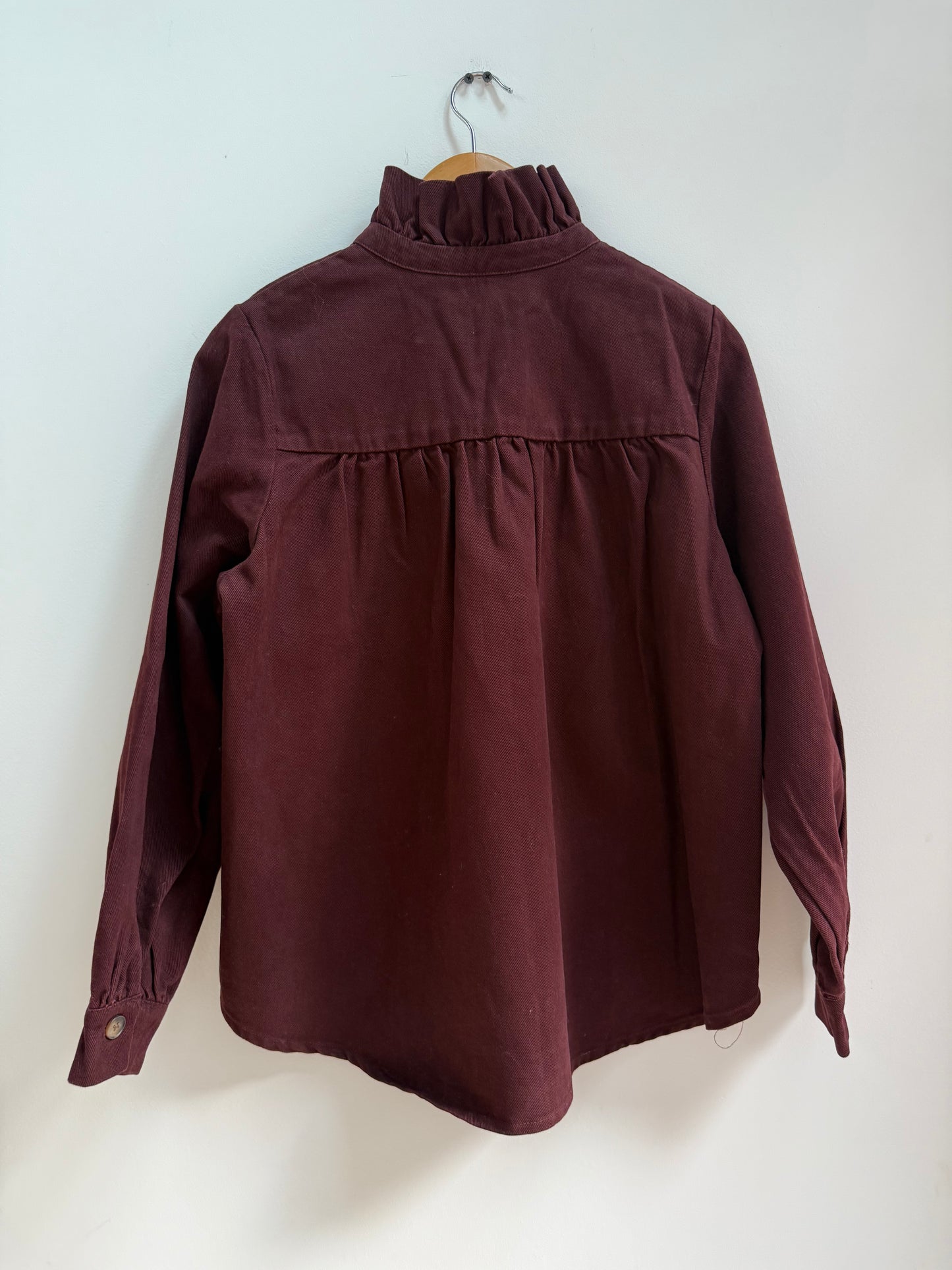 Sur chemise en jean bordeaux