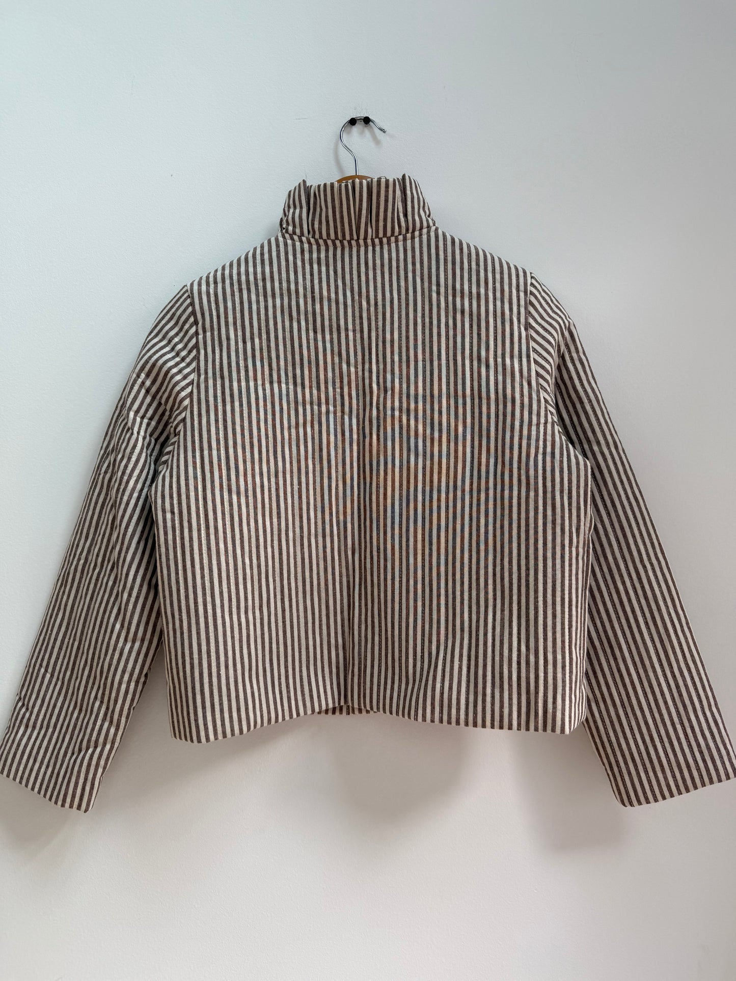 Veste avec col matelassée/ Rayée Marron et Blanche