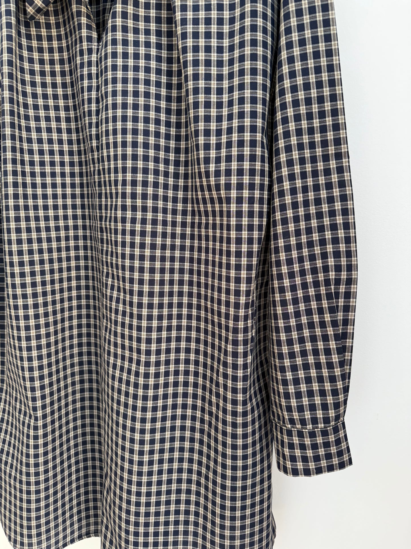 Robe à carreaux avec col lavallière