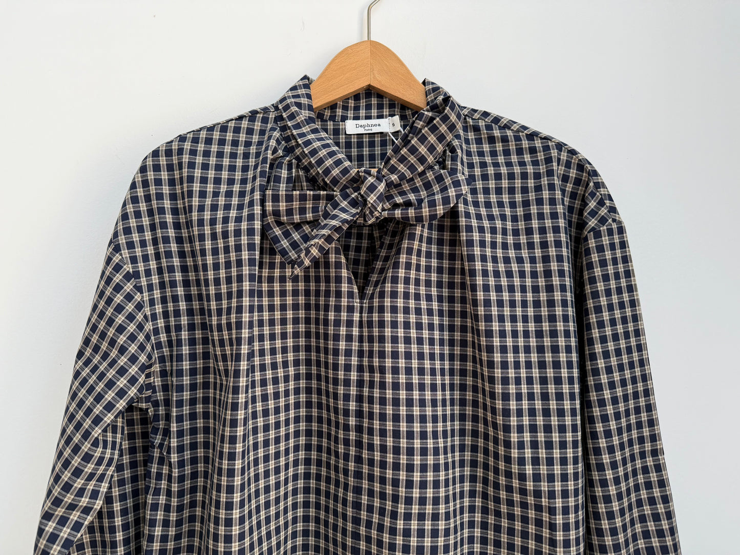 Robe à carreaux avec col lavallière