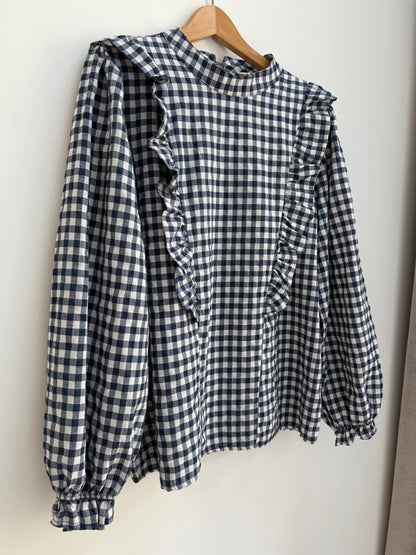 Blouse avec volants vichy bleue marine et blanche