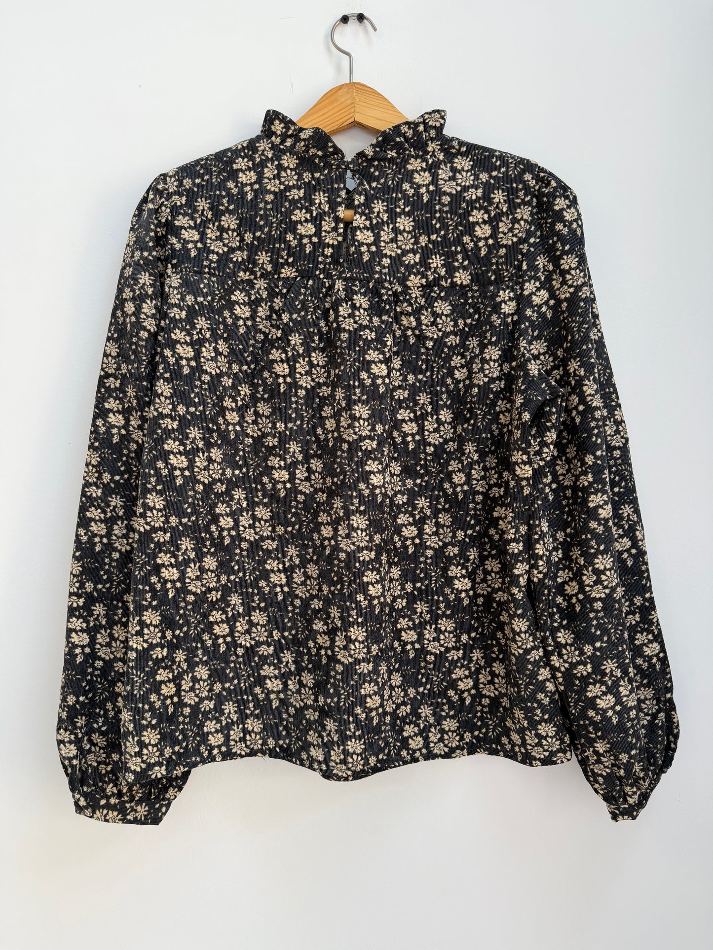 Blouse en velours noire avec motifs crème