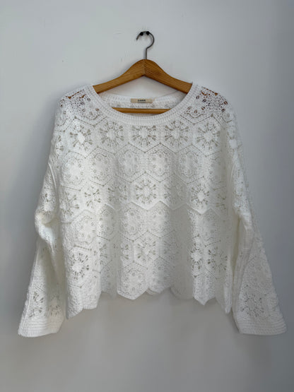 Pull type crochet blanc