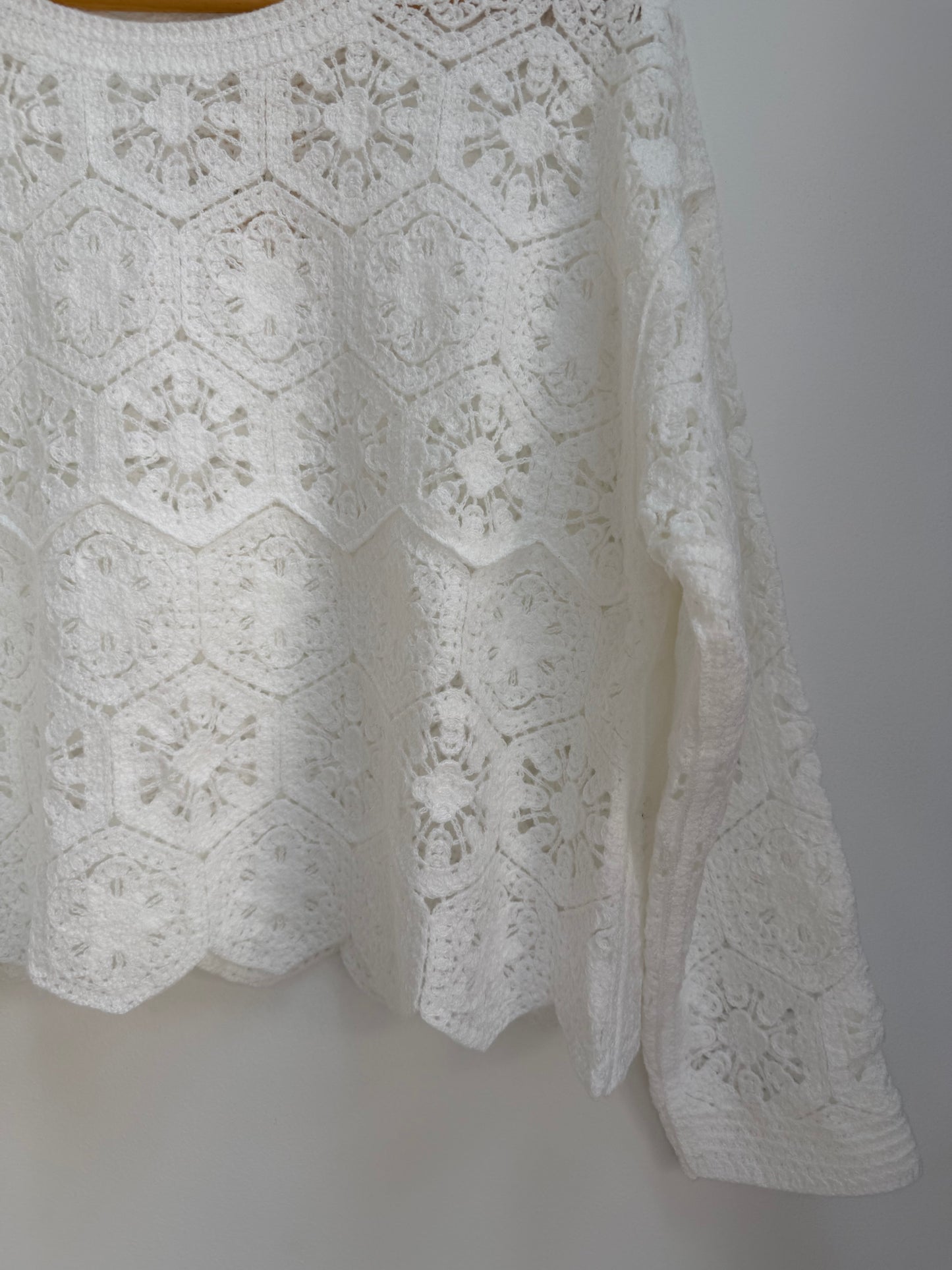 Pull type crochet blanc