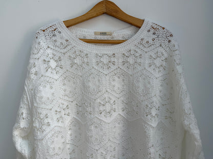 Pull type crochet blanc