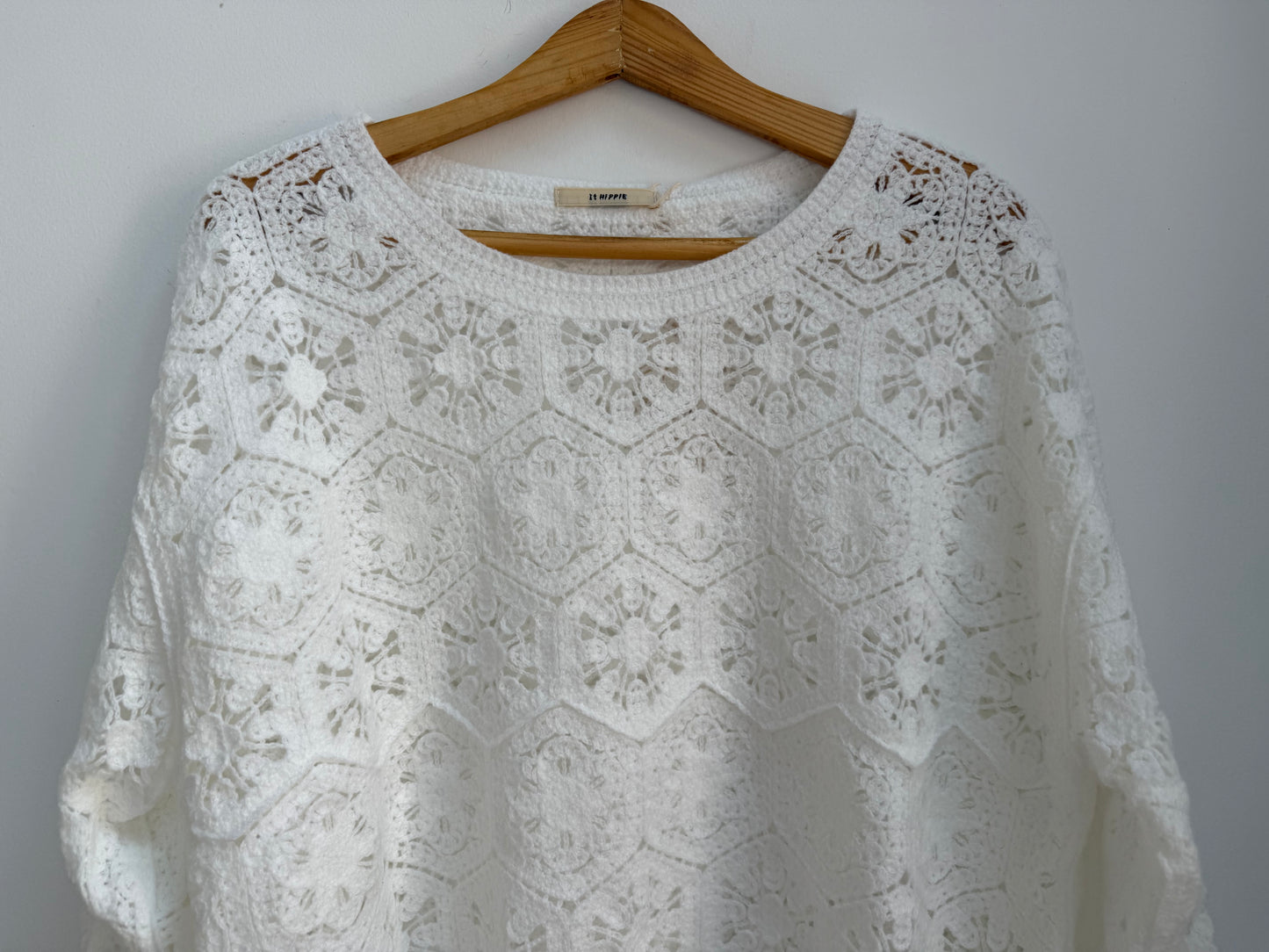 Pull type crochet blanc