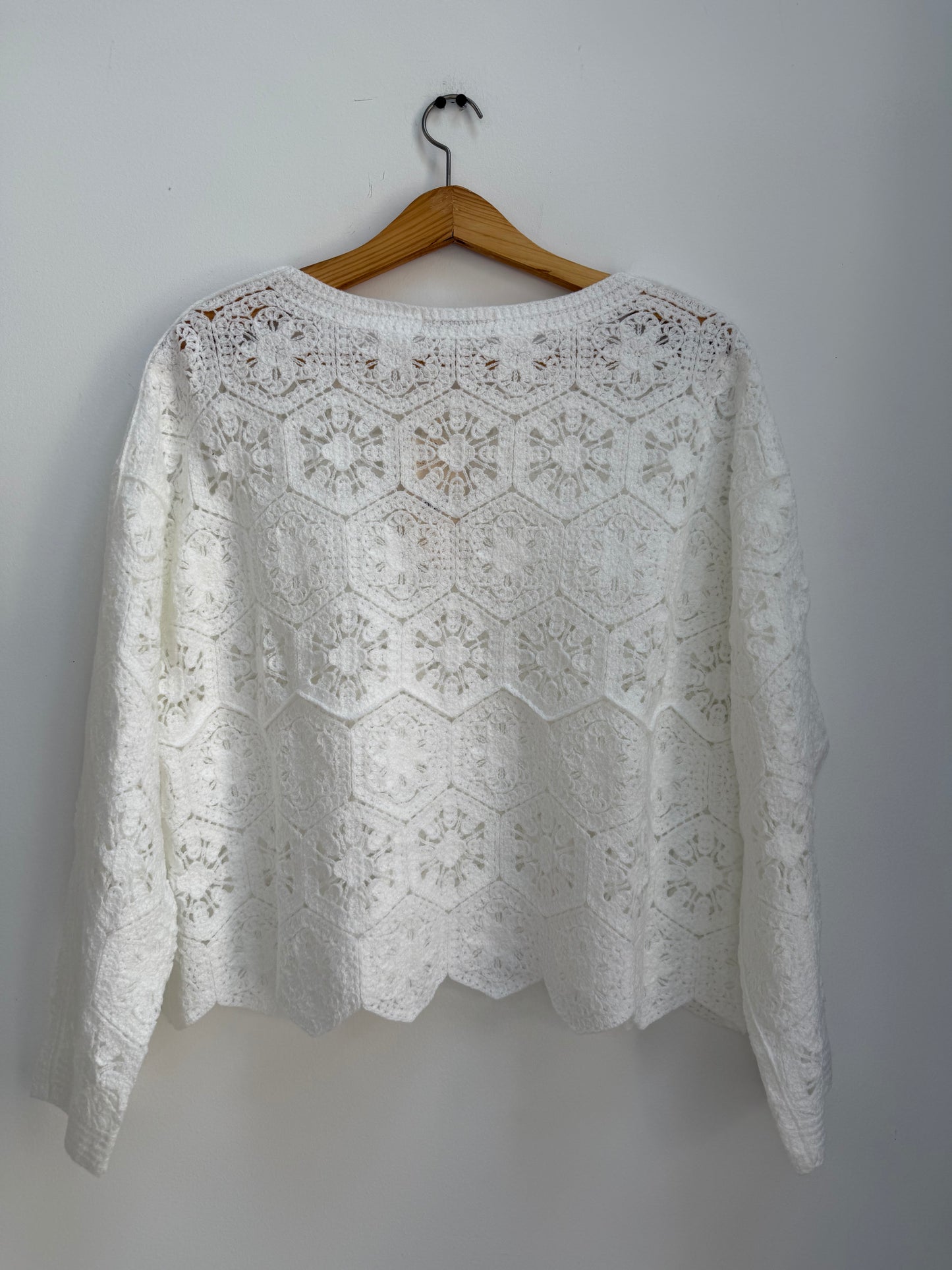 Pull type crochet blanc