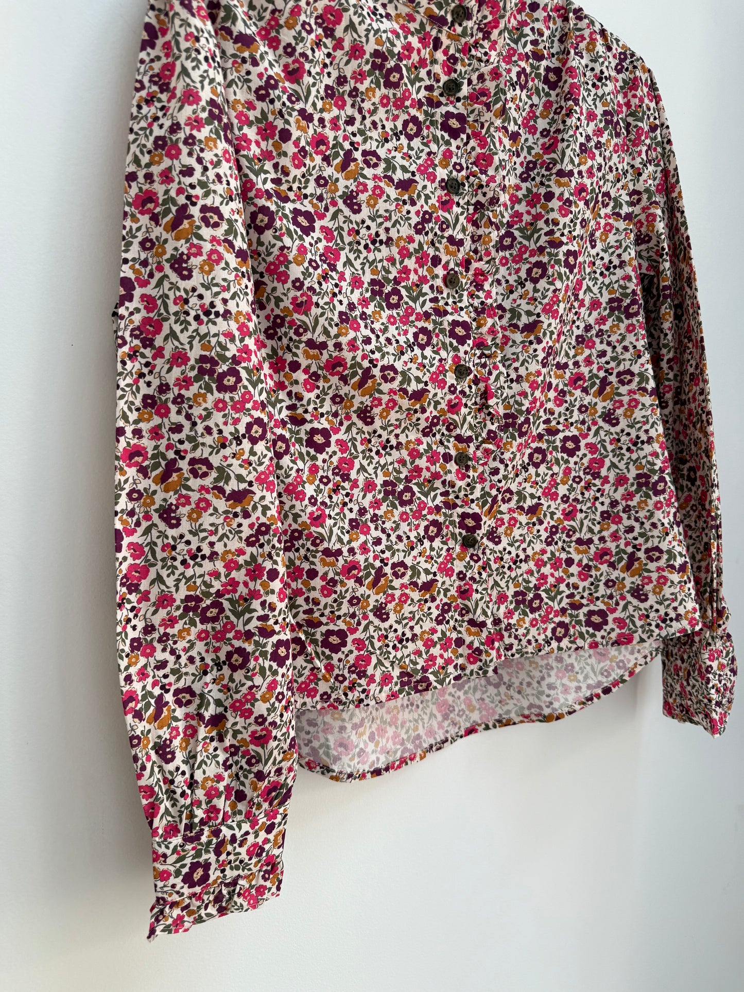 Chemise imprimé floral et froufrous