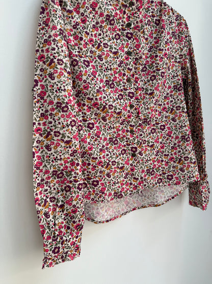 Chemise imprimé floral et froufrous