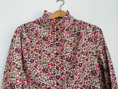 Chemise imprimé floral et froufrous